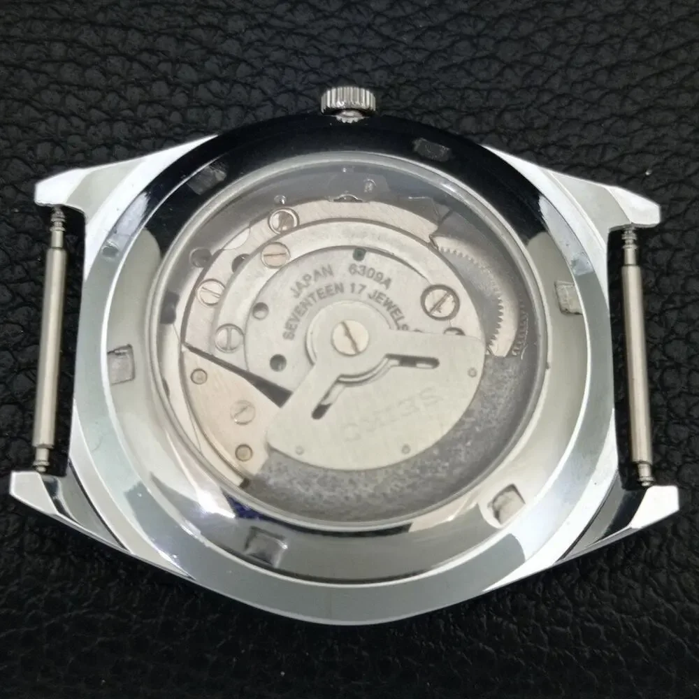 Vintage 1979 Seiko Automatic Mens Silver Watch W/daydate & Red accents
